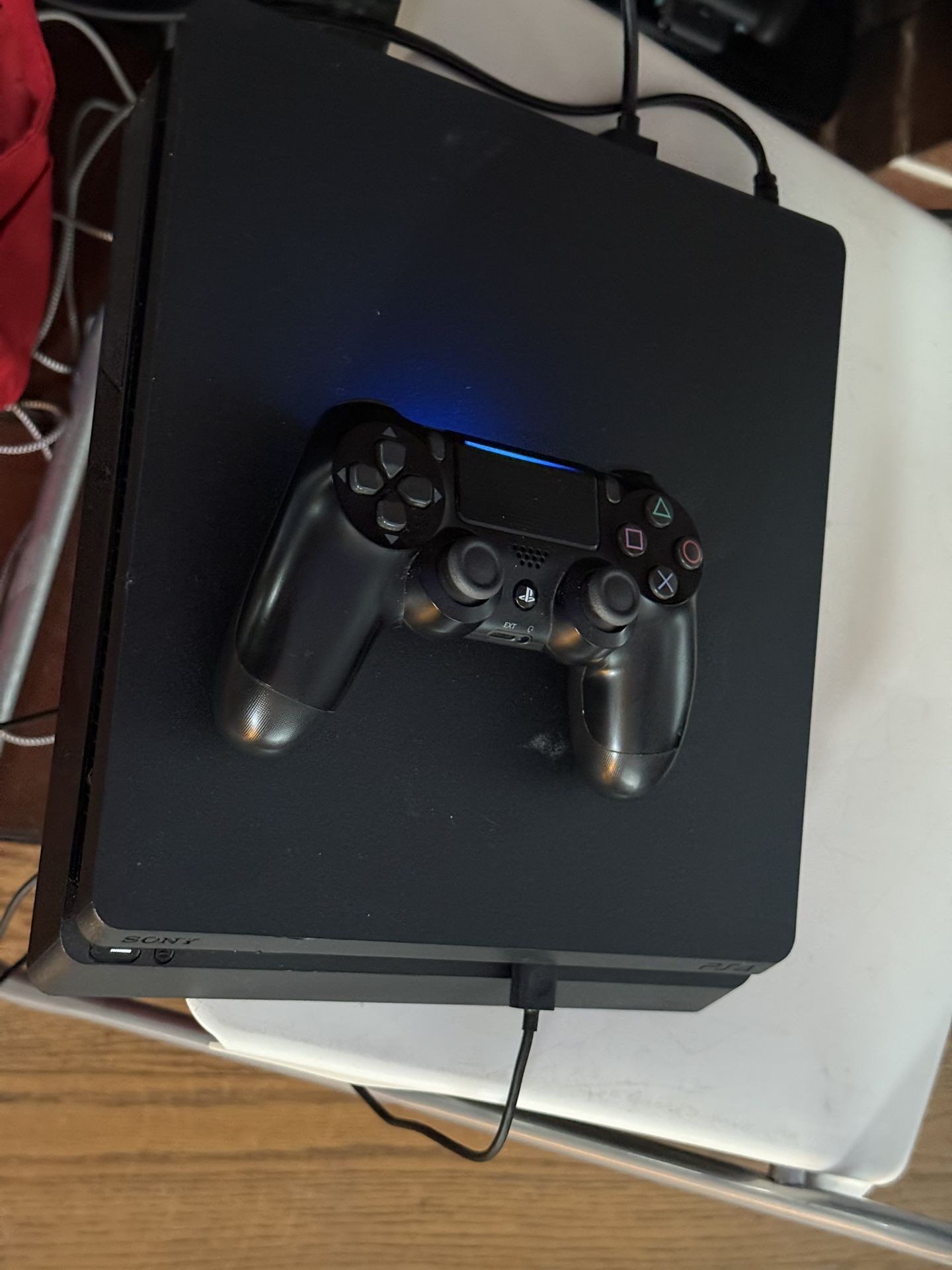 PS4 1tb, Controller And Grand Theft Game