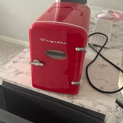 Frigidaire Mini Fridge Plug In