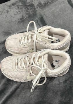 Womens Nike Vomero 5 size 6.5