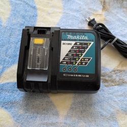 Makita Charger 