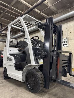 UNICARRIER forklift for sale, 4500 lb, side shift, fork positioner