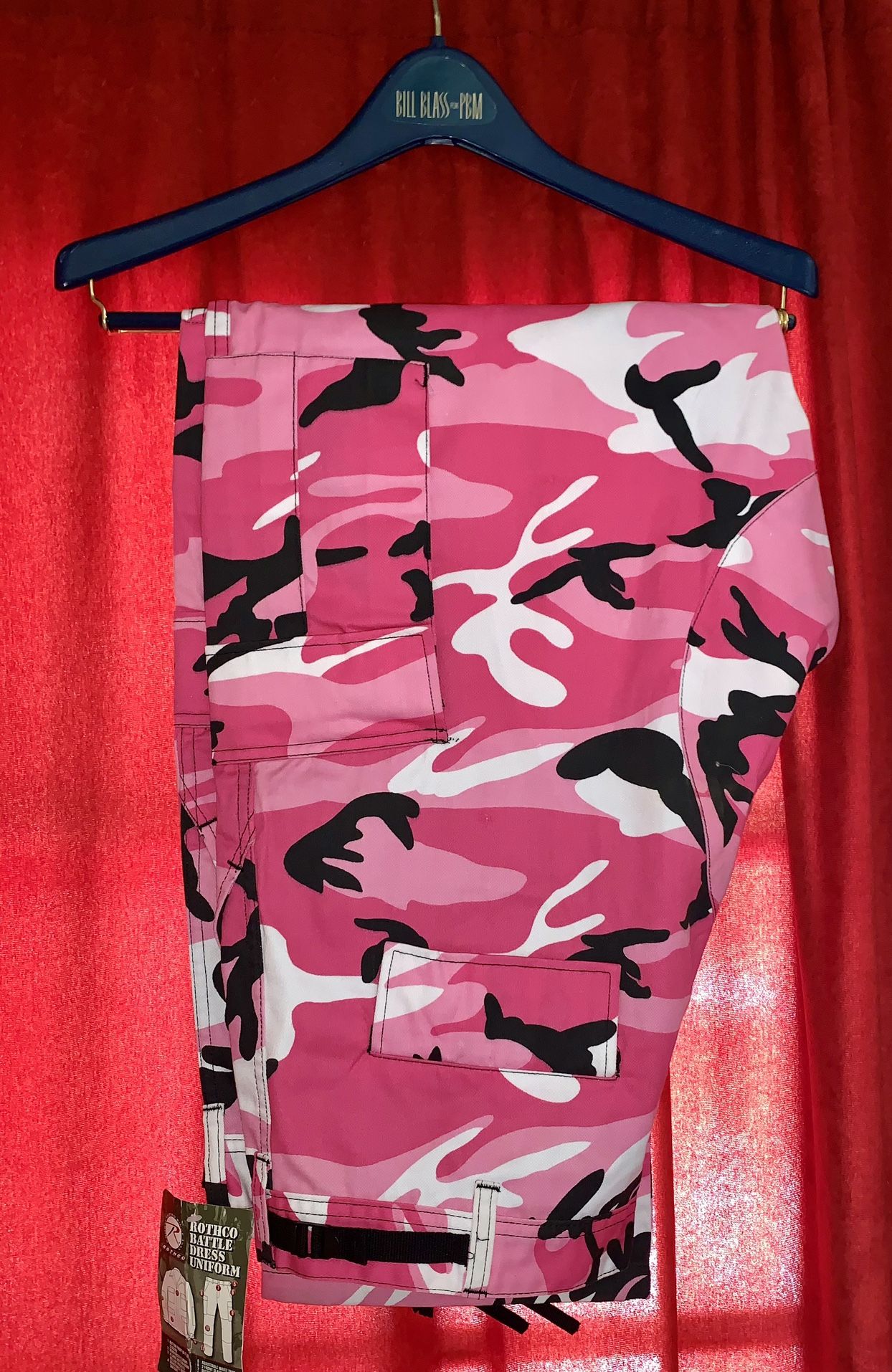 NEW WOMENS PINK CAMO PANTS SIZE LG **SEE ALL PHOTOS**
