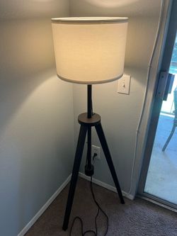 Modern Tripod Floor Lamp – Black & White Drum Shade