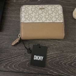 DKNY Small Wallet 