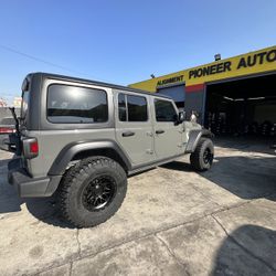 Jeep Rims And Tires 17” Lock Off Road And 35X12.50R17 MT