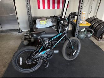 16” Boy’s Haro Shredder bike