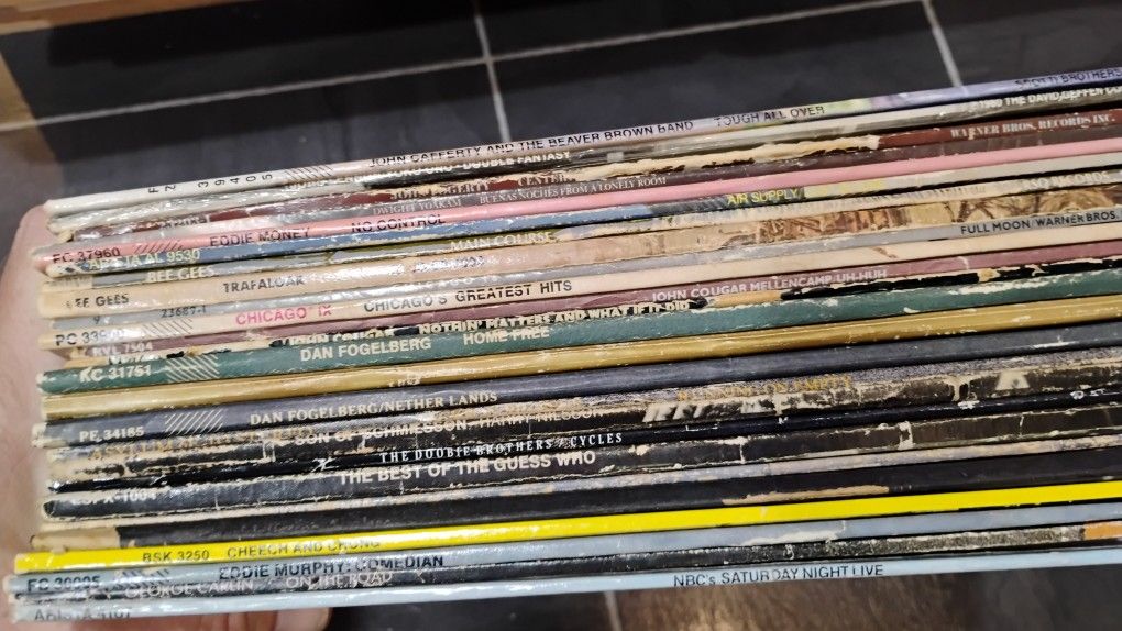 Lot of 28 vinyl records.
