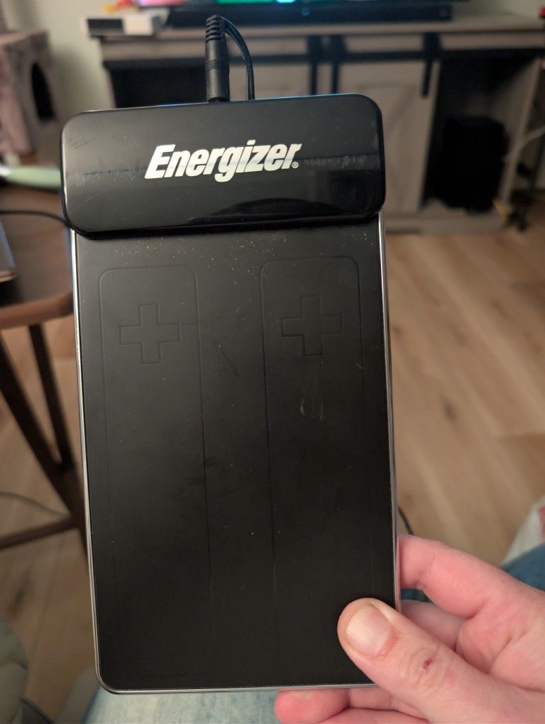 Energizer Flat Panel PL-7581 2X Induction Battery Charging System for Wii and Wii U Remotes.