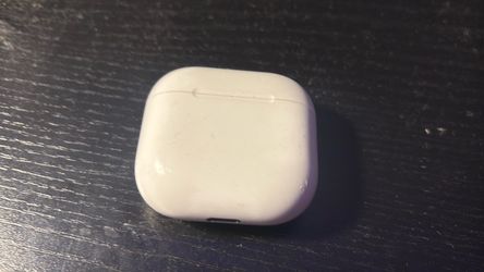 Apple AirPods Case (3rd gen) comes with plug