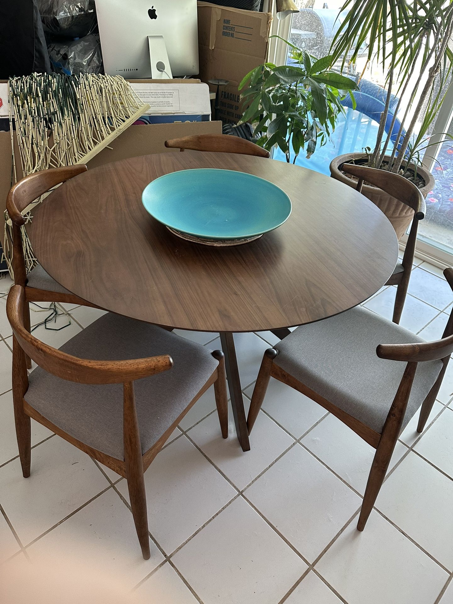 Round mid century table with chairs
