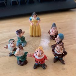 Snow White & Seven Dwarves Figures Circa 50’