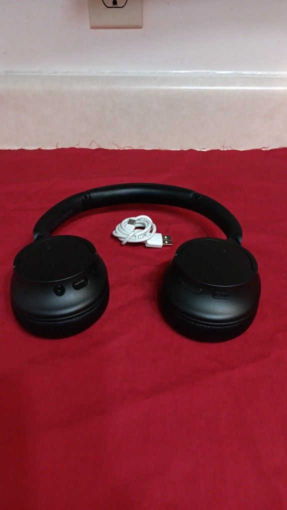 Sony WH-CH720N headphones 