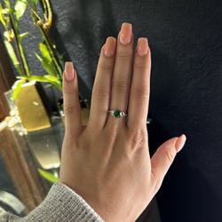 Oro 14k Anillo De Mujeres Con Piedra Verde/ 14k Gold Women’s Ring With Green Stone 