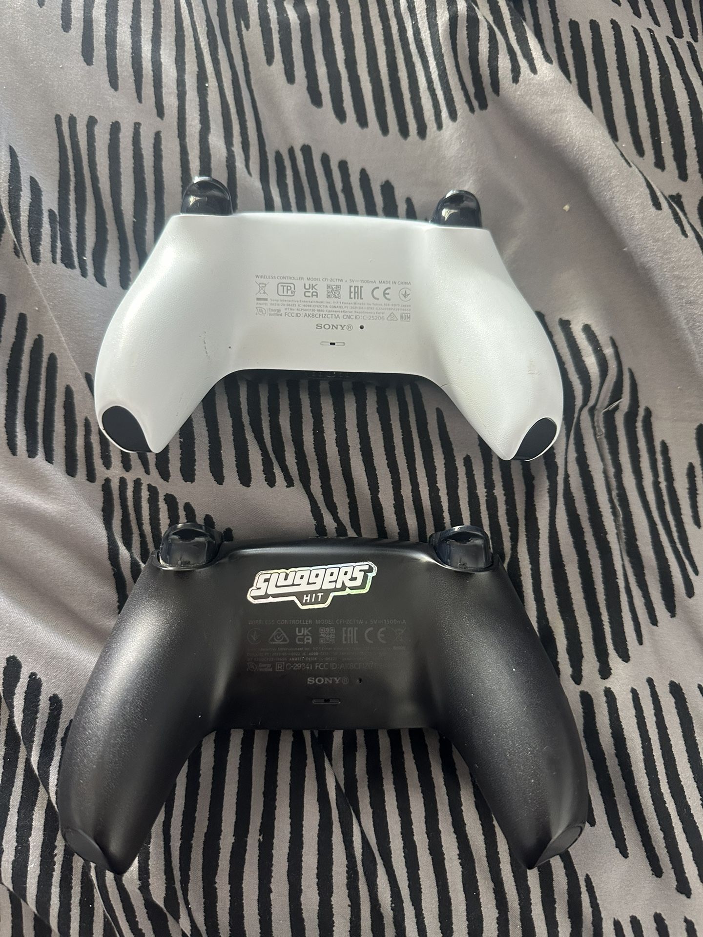 2 ps5 controllers