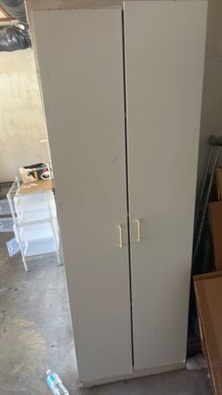 Free shoe cabinet