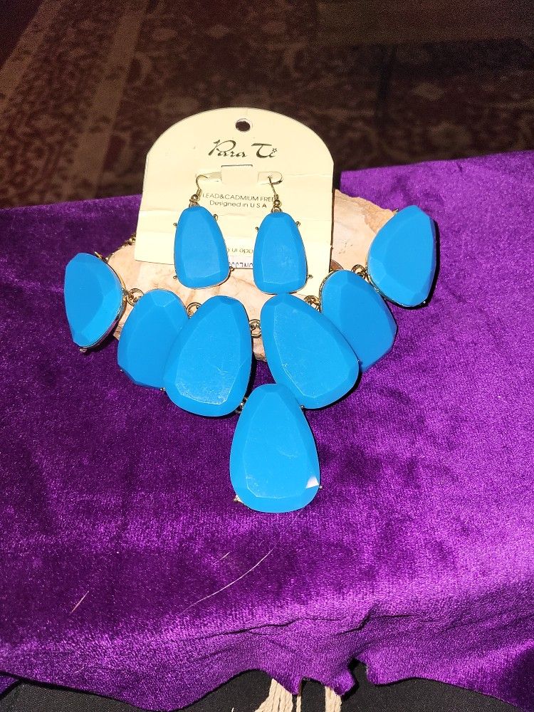 Robin's Egg Blue Collar Necklace With Earrings