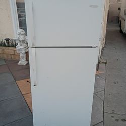 Refrigerator Frigidaire 2 Door Working Good 