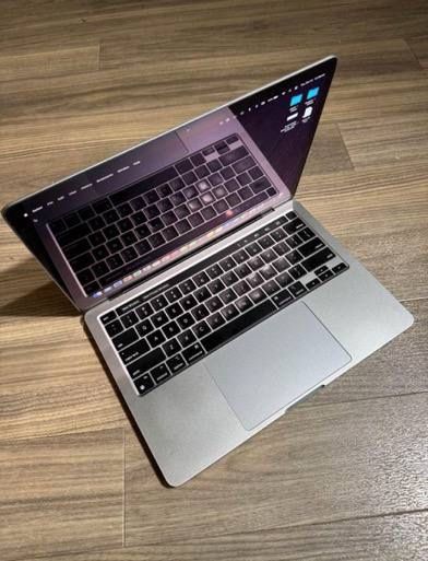 2020 M1 MacBook Pro 13inch, works excellent 