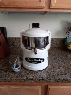 JUICE FACTORY 2000 STAINLESS STEEL CENTRIFUGAL JUICER  $40