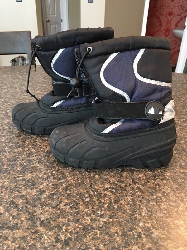 Kid's snow boots size 13