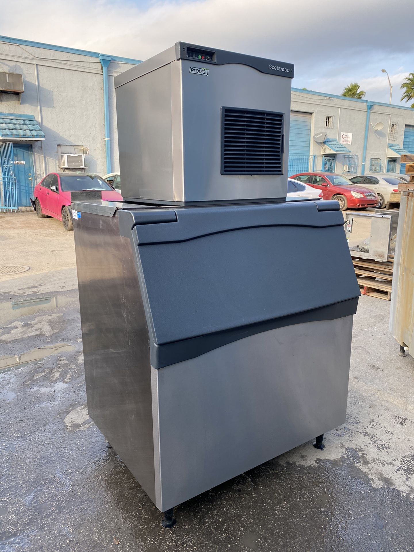 SCOTSMAN PRODIGY 420 POUND NUGGET ICE MACHINE WITH BIN for Sale in Miami Gardens, FL OfferUp