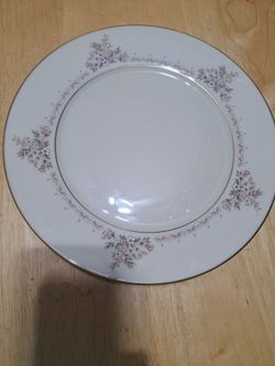 ***LEXON MEDLEY DINNER PLATES  GOLD SEAL***