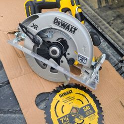 Dewalt 20v Xr 7-1/4 Circular Saw Tool Only 