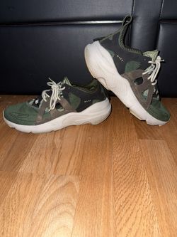 Nike Huarache Olive Size 10