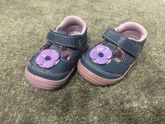 Shoes size 4