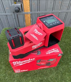 Milwaukee M18 18-Volt Lithium-lon Cordless Electric Portable Inflator (Tool-Only