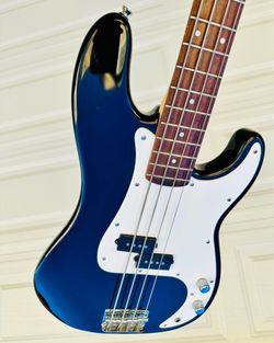 Standard Series Fender Precision P Bass