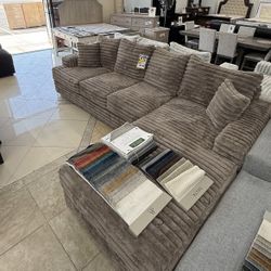 Brand New Super Plush Comfy Mocha Sectional Set 