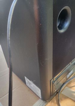 Samsung soundbar spraker and subwoofer