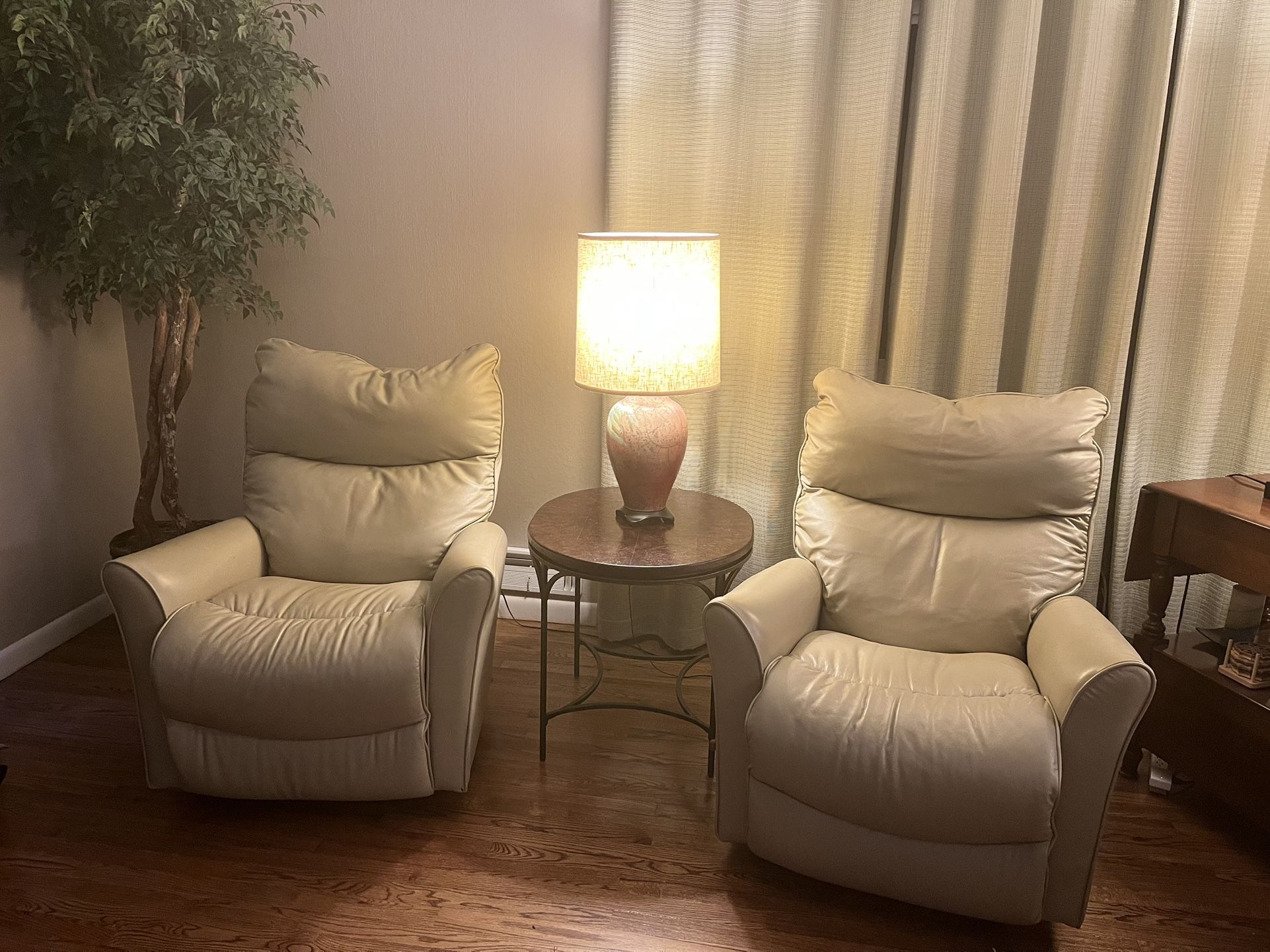 La-Z-Boy Rowan Leather Manual Rocker Recliner - Tan (2)