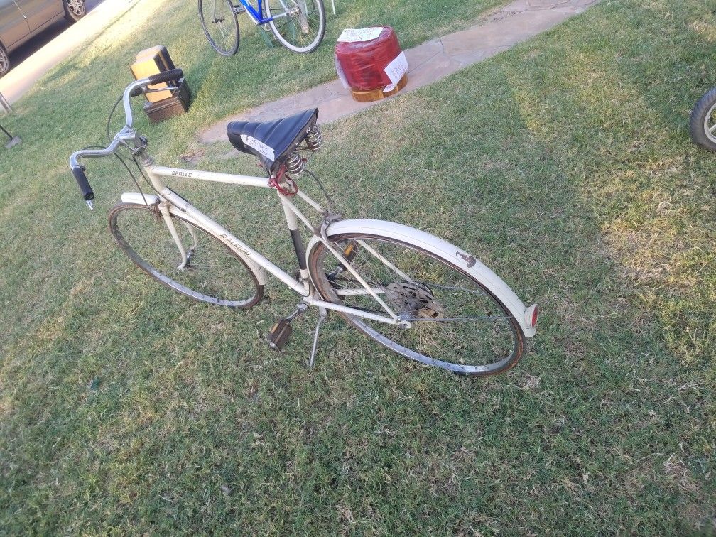 Vintage Raleigh Made In England, Needs Tires Tubes Ding On Rear Wheel Fan shop