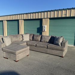 FREE DELIVERY- Living Spaces Sectional Couch !