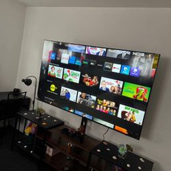 75 " SAMSUNG Smart TV With Stand Included