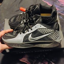 Nike Sabrina 2 Black And Silver Mirrored Women's Size 7.5