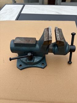 Wilton heavy duty 63L swivel vise in excellent condition.