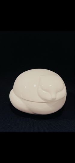 Vintage Nancy Lopez 1977 Sleeping Cat White Porcelain Trinket Box 5.5”-5”-4”. Beautiful high quality porcelain trinket made in Japan, very good condit