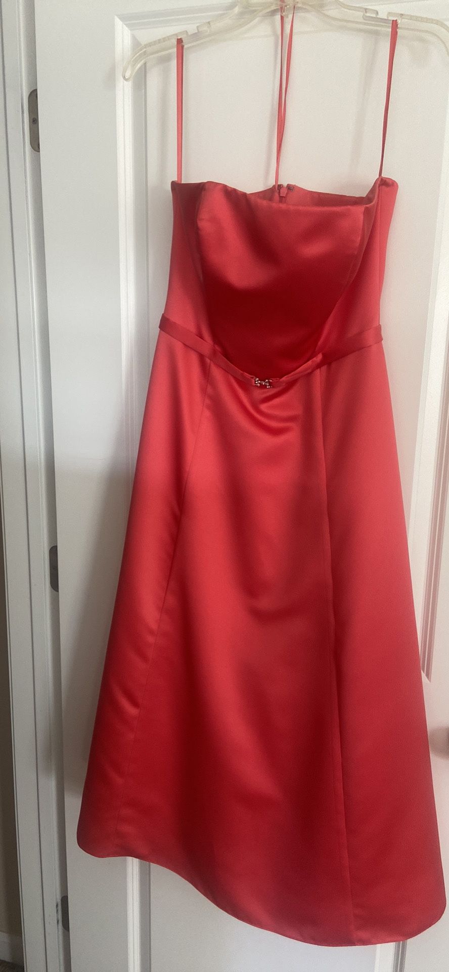 LIKE NEW Women’s size 6 dress