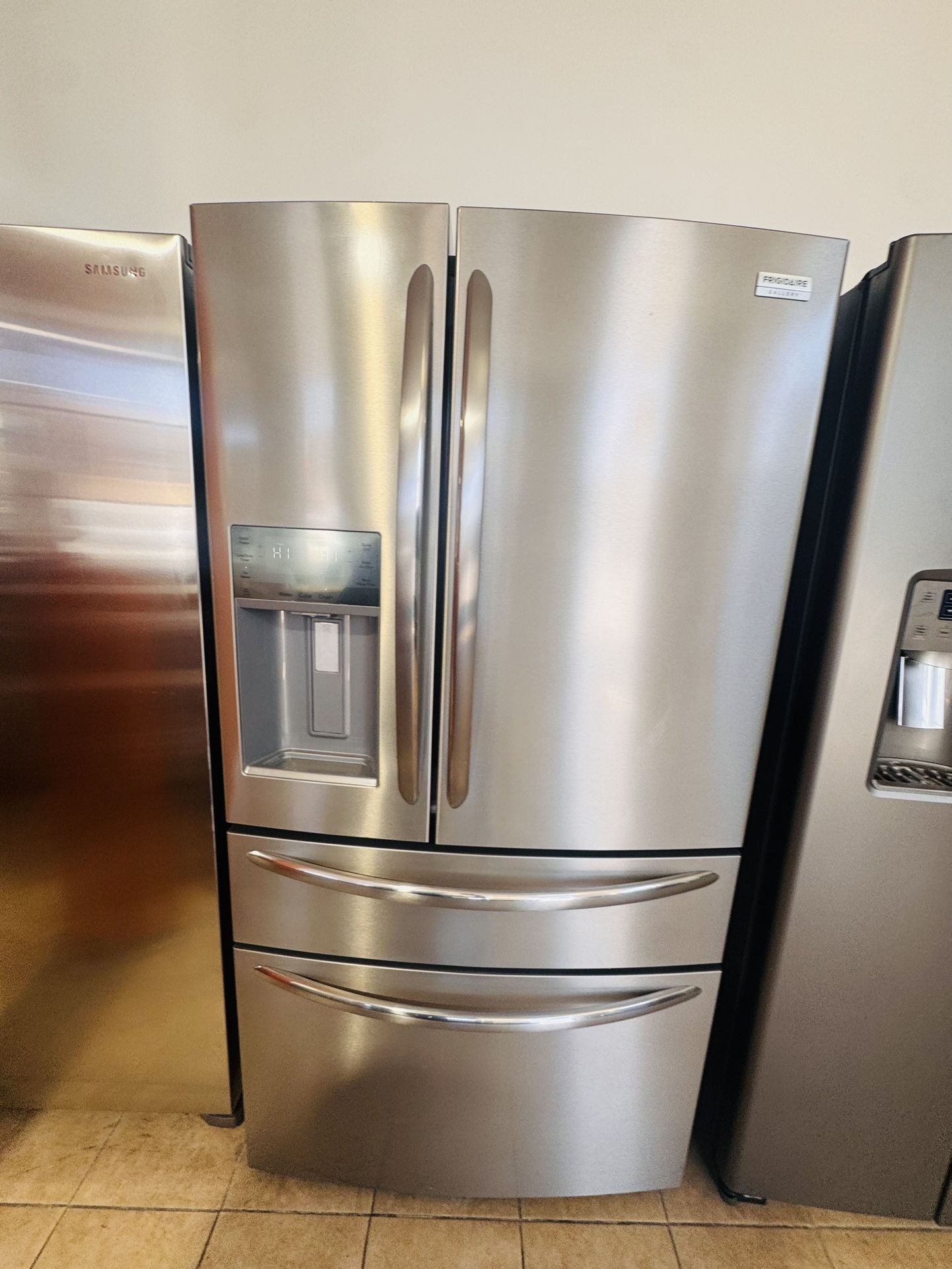 FRIGIDAIRE REFRIGERATOR