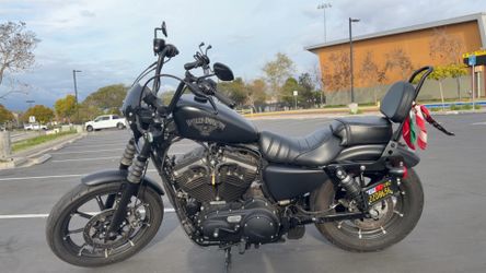 Harley- Davidson sportster 883