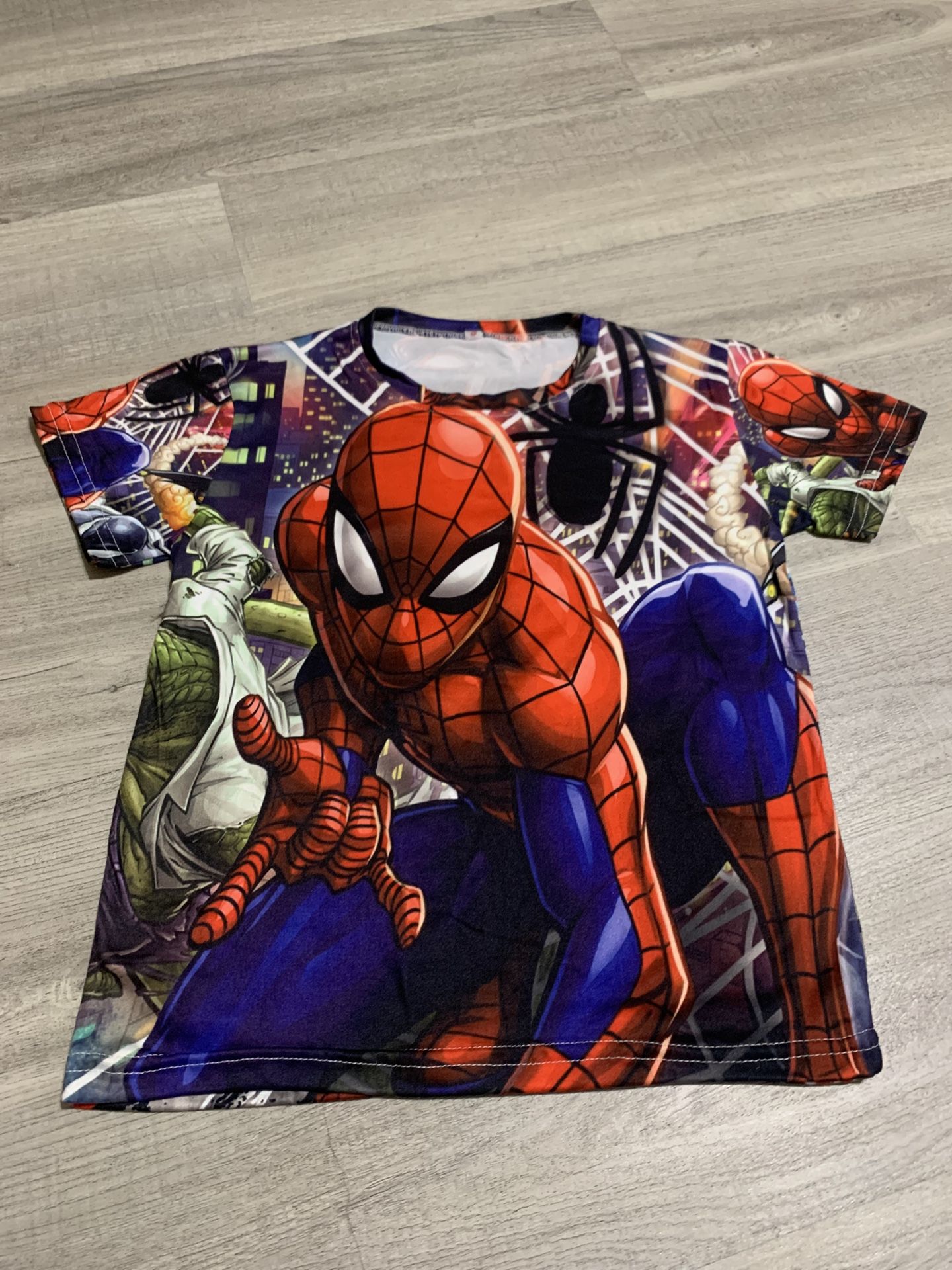 T-shirt for boys in sizes S and   L available