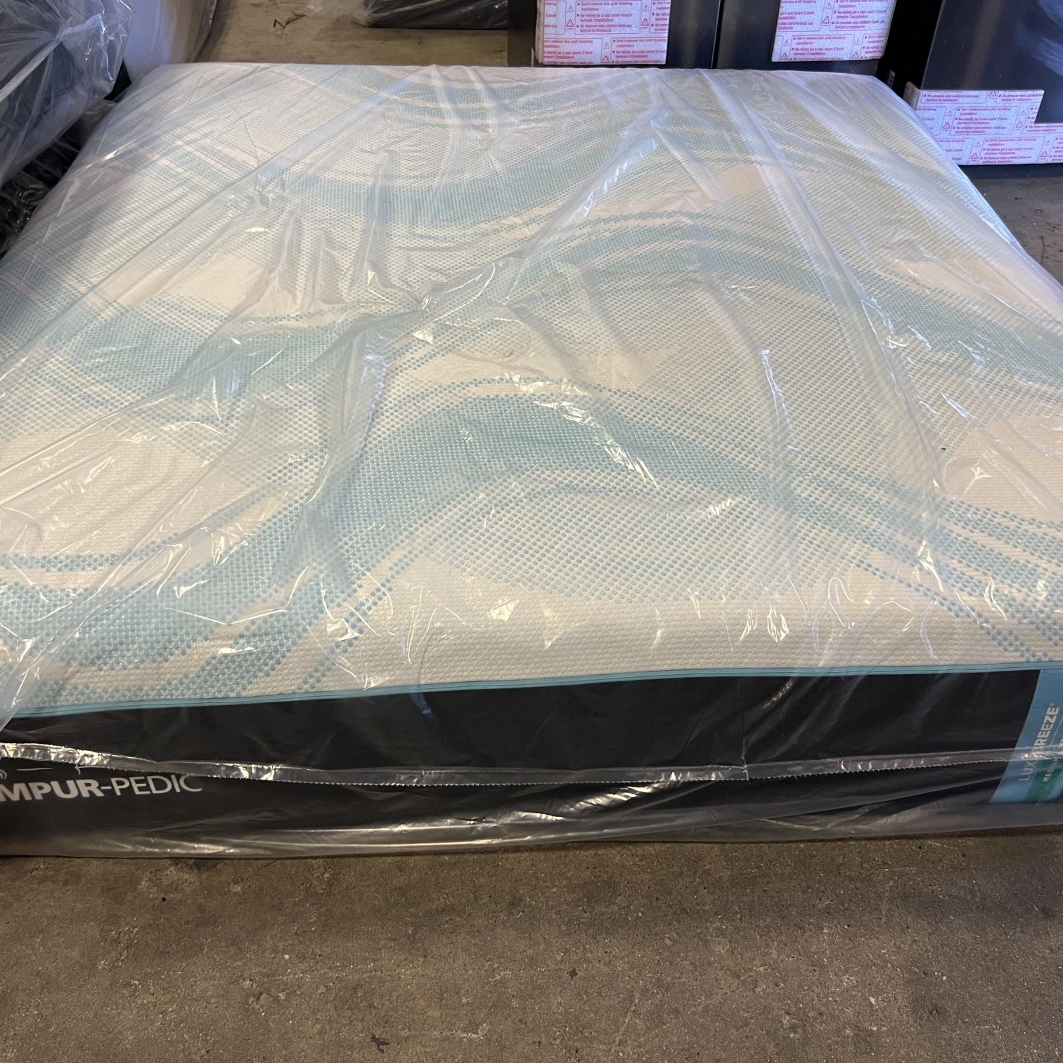 💯King mattress Tempurpedic LuxeBreeze medium hybrid 💯