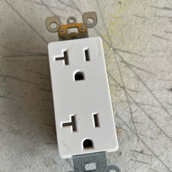 Leviton 20 Amp Decora Tamper-Resistant