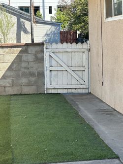 Side yard gates