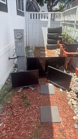 2 Acer monitors and 1 Hisense monitor