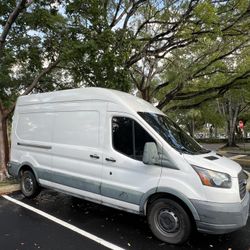 🚐 Ready for work or adventure – 2018 Ford Transit High Roof!
