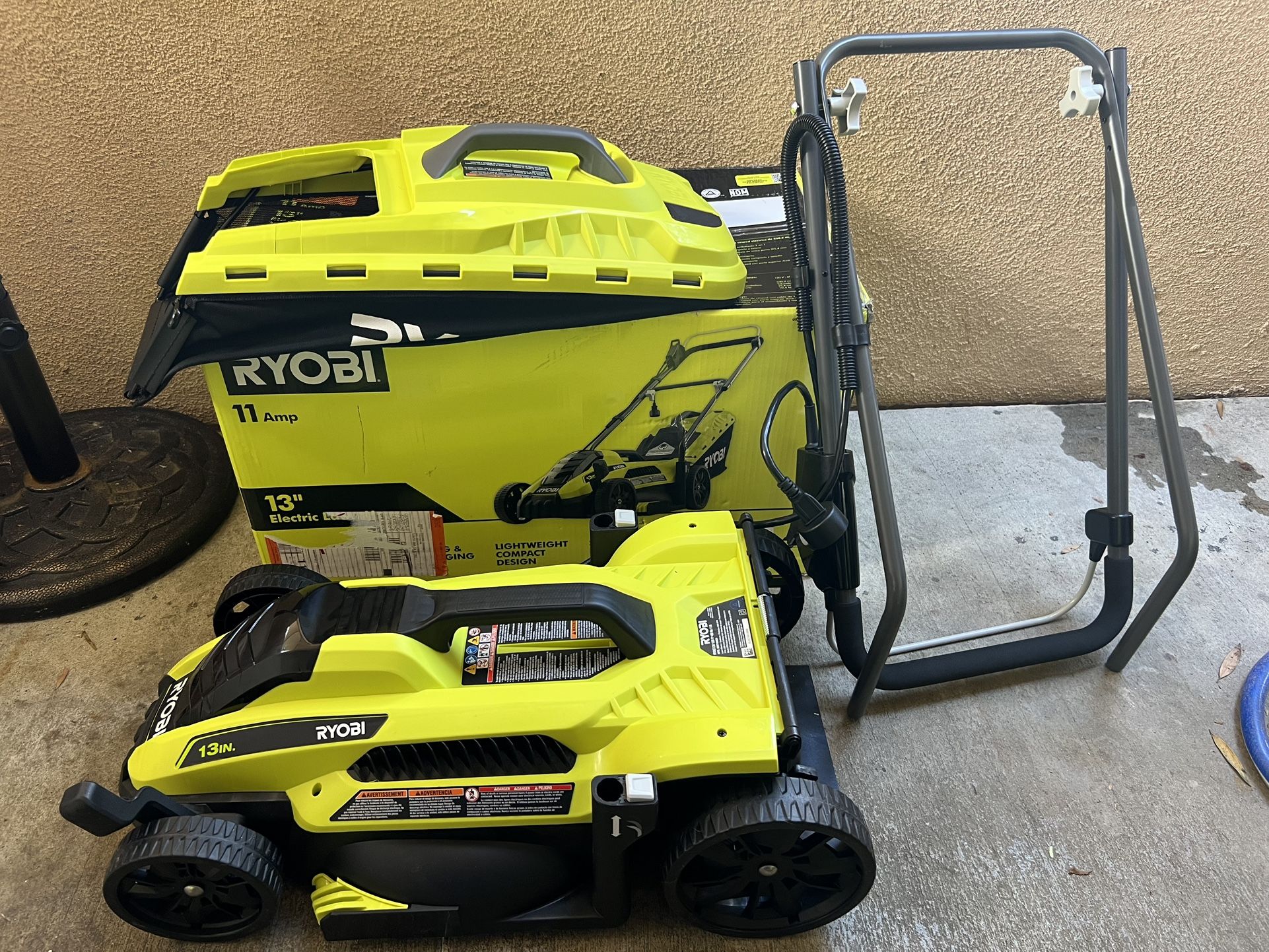 RYOBI 13 in. 11 Amp CORDED Electric Walk Behind Push Lawn Mower